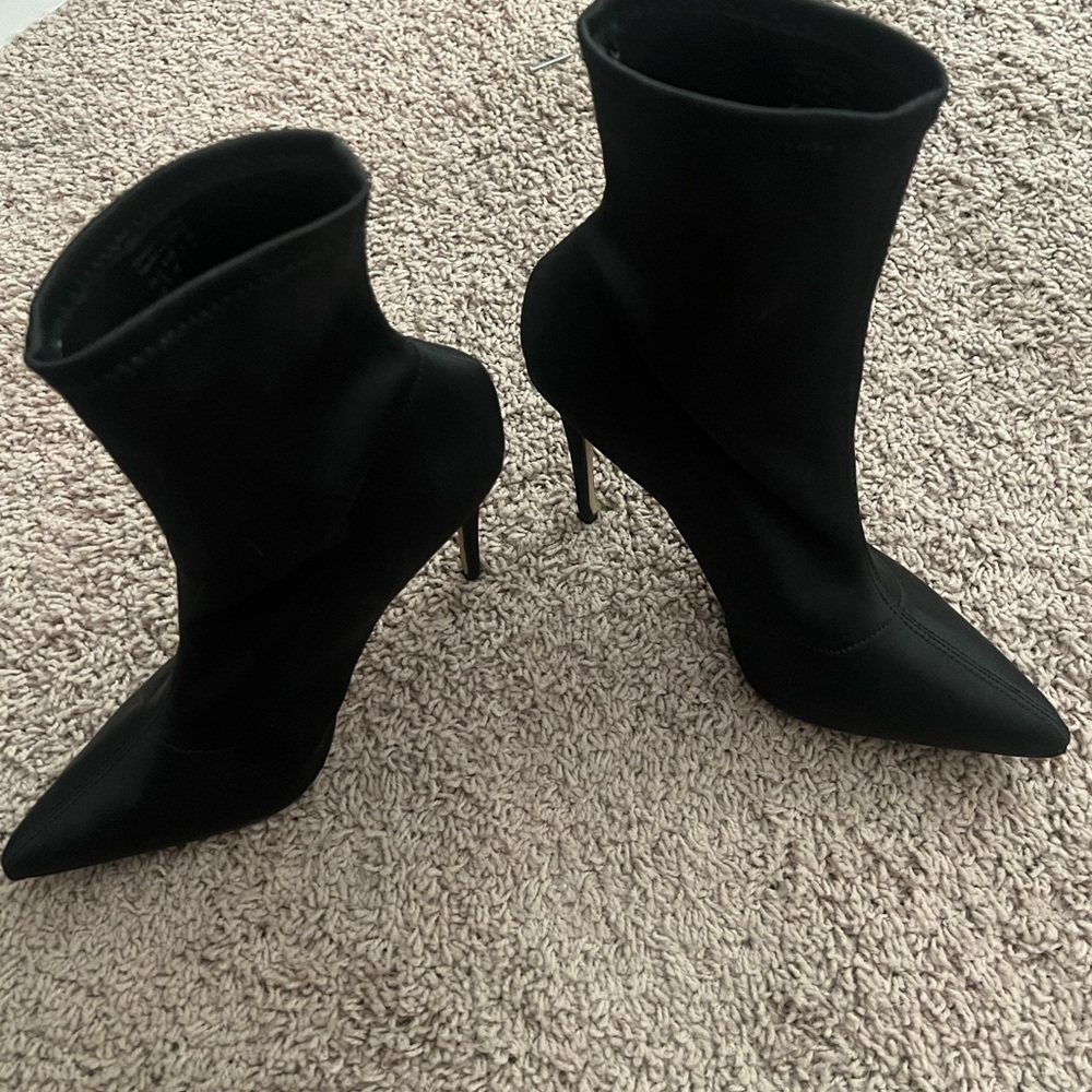 Aldo Black Heeled Boots with Sleek Design